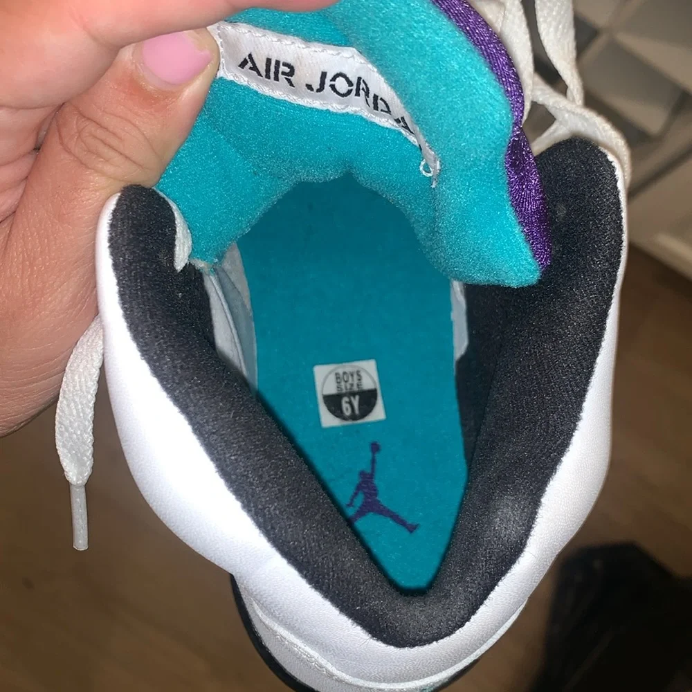 🎉SOLD🥰 Air Jordan 5 retro dark concord 6y Boys - Picture 3 of 7